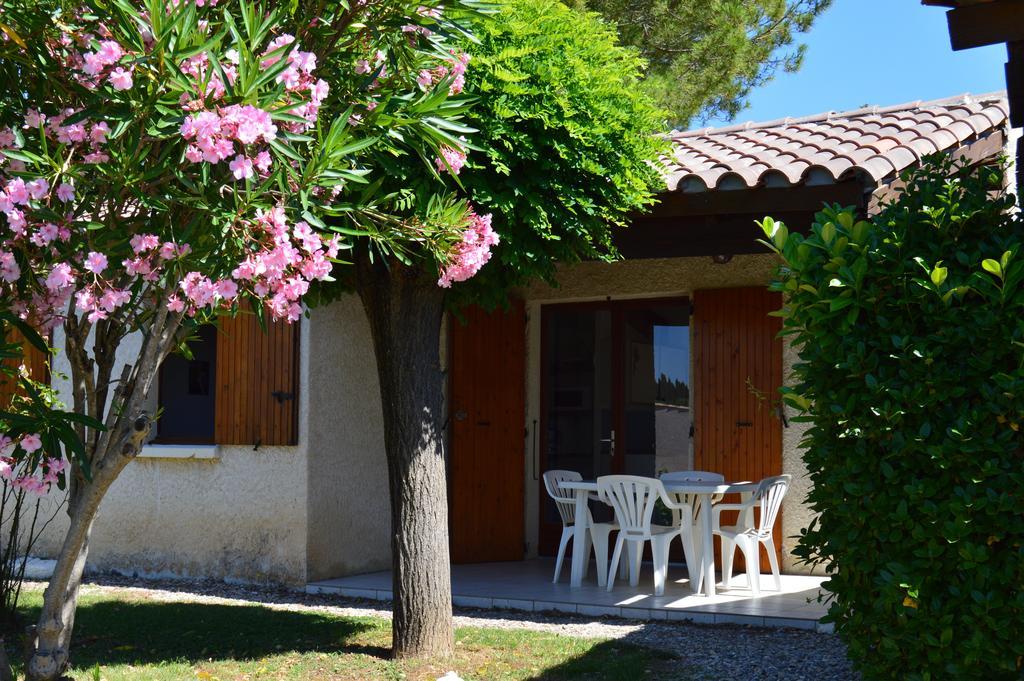 Espace Loisirs Hotell Saint-Martin-dʼArdèche Rum bild